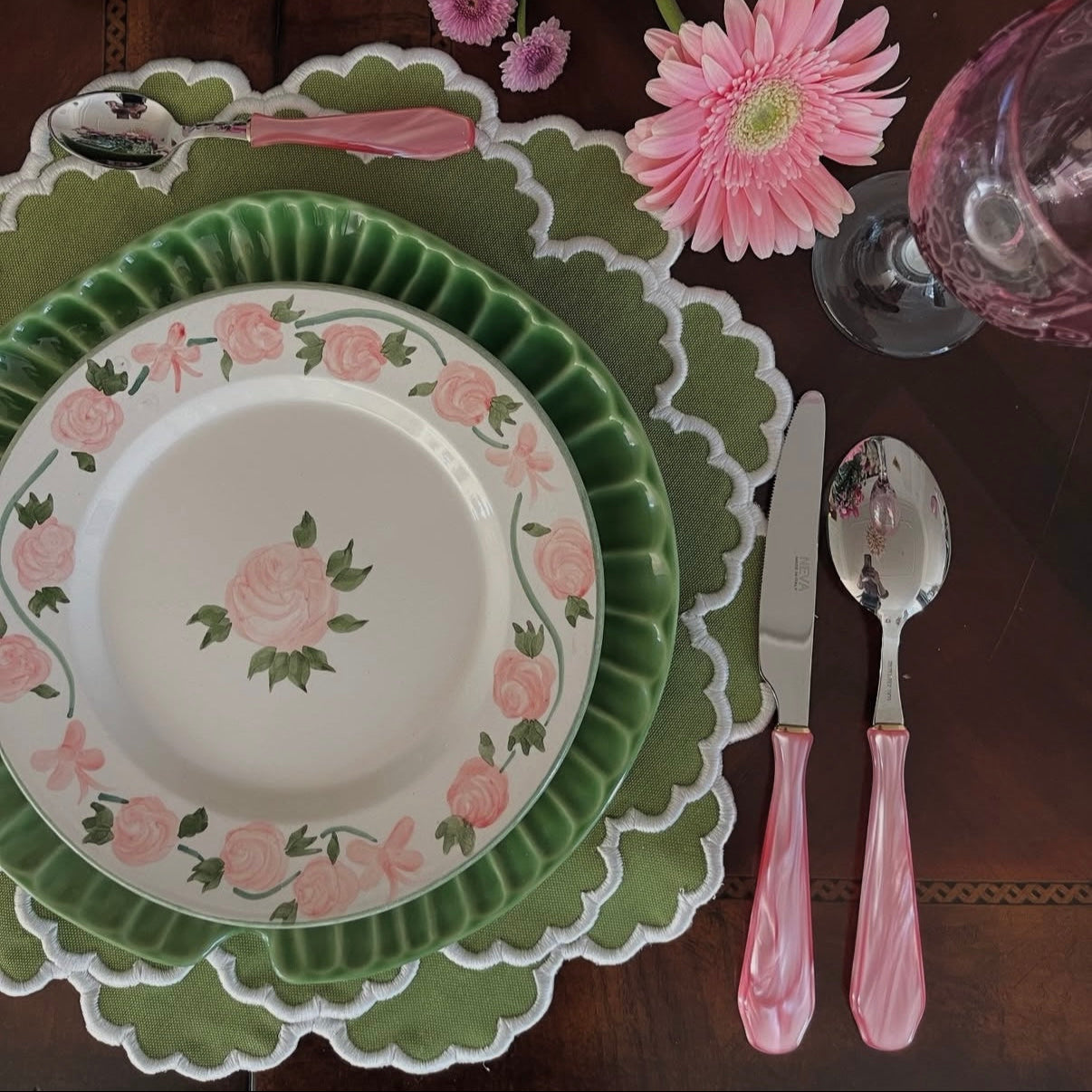 CRESSIDA GREEN ROUND FABRIC PLACEMAT & NAPKIN SET (Set Of 4)