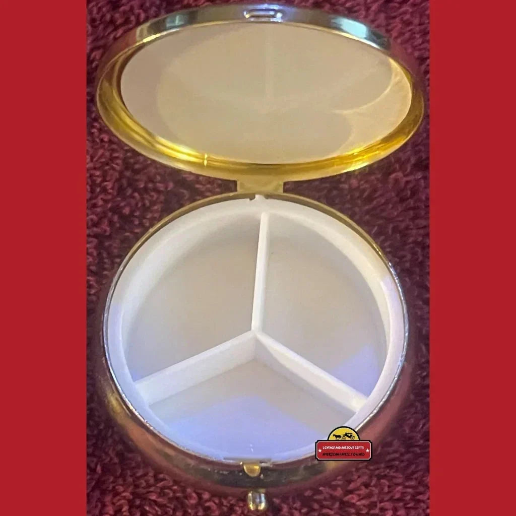 Vintage 1970s Cameo Pill Box Dancing Lovers Amazing Collectible!